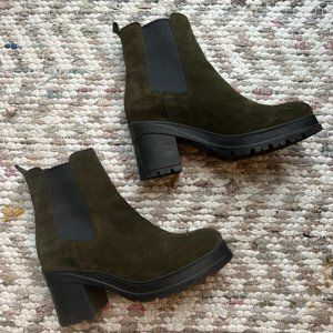 La Canadienne Mossy Green Suede Boots Size 8.5